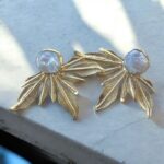 Golden Aura Yaprak Model İnci Küpe