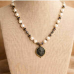 İnci & Madalyon Kolye – Pearl Medallion - Görsel 2