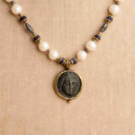 İnci & Madalyon Kolye – Pearl Medallion - Görsel 3