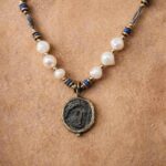 İnci & Madalyon Kolye – Pearl Medallion