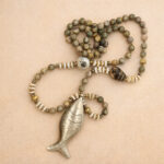 Jasper Taşı & Pirinç Balık – Jasper Stone Brass Fish Necklace